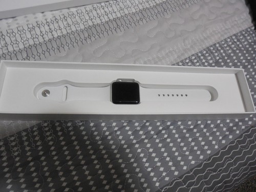 Apple Watch Series 3 38 mm Silver Aluminum Case White Sport Band Smartwatch-NEW - Photo 5 sur 8