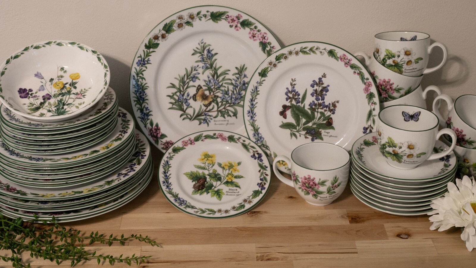 Royal Worcester Herbs Botanical Green Trim on Porcelain Dinn