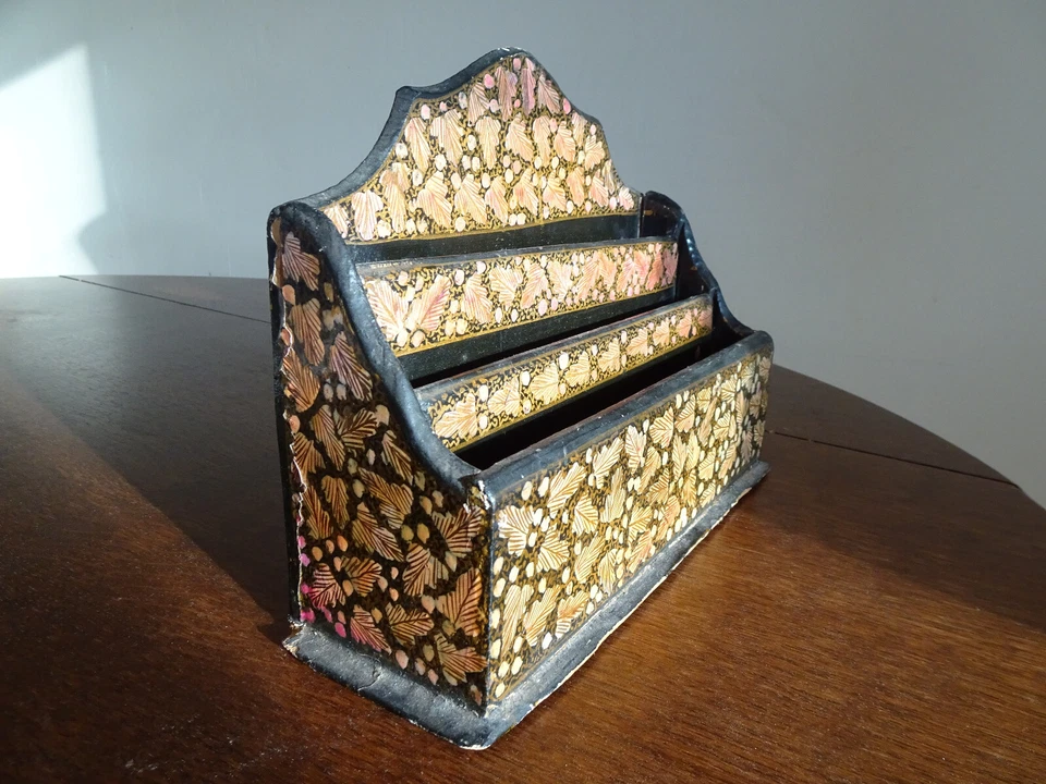 Rare ancien porte courrier en bois laqué XIXème - Photo 3/4