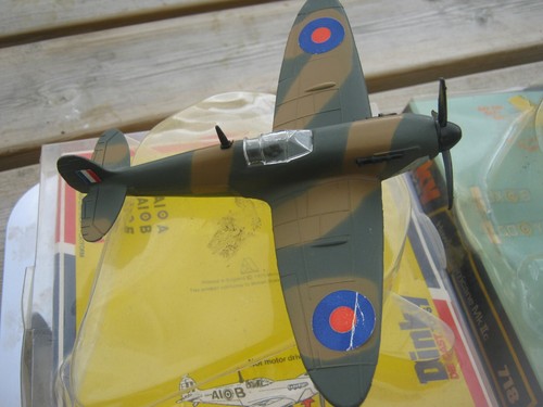 DINKY 718 741 SPITFIREMK2 & HAWKER HURRICANE BEIDE SEHR GUTE ORIGINALE - Bild 2 von 8