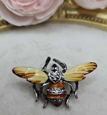 Vintage Bee Pin/Brooch Silver Tone Enamel Wings  Yellow Orange Spring Heart