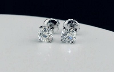 5mm VVS Moisanite(Lab created)  Stud earrings