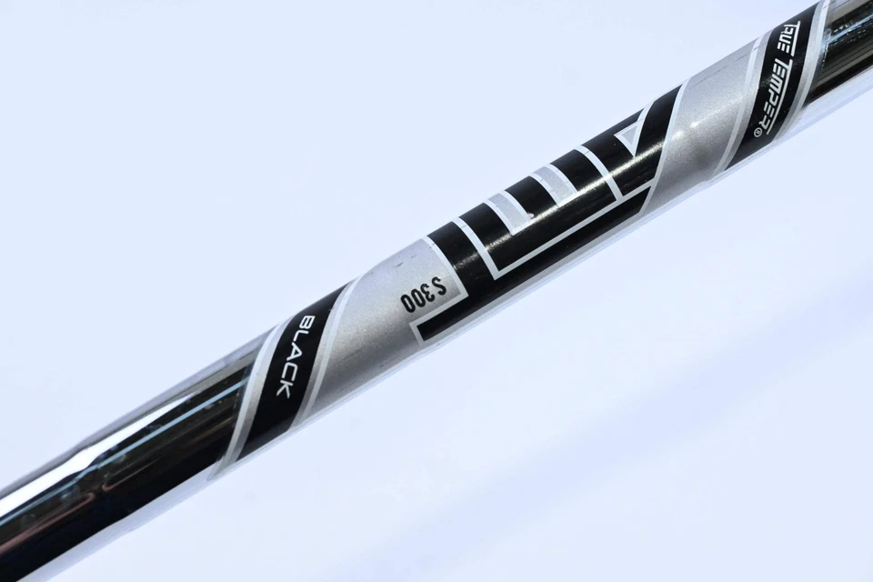 Titleist T200 #4 Iron Utility / 22 Degree / Stiff Flex True Temper AMT Black - Image 4 of 4