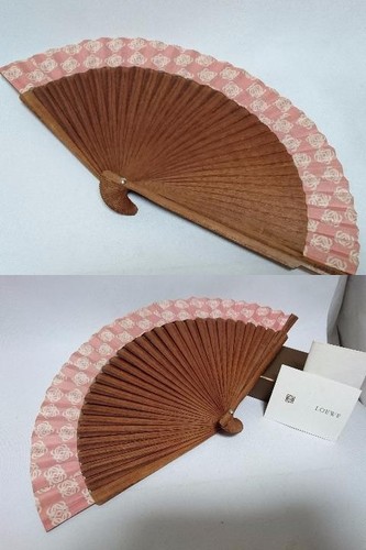 Ventilador plegable regular ultra raro Loewe Amazona Anagram logo 03 - Imagen 3 de 4