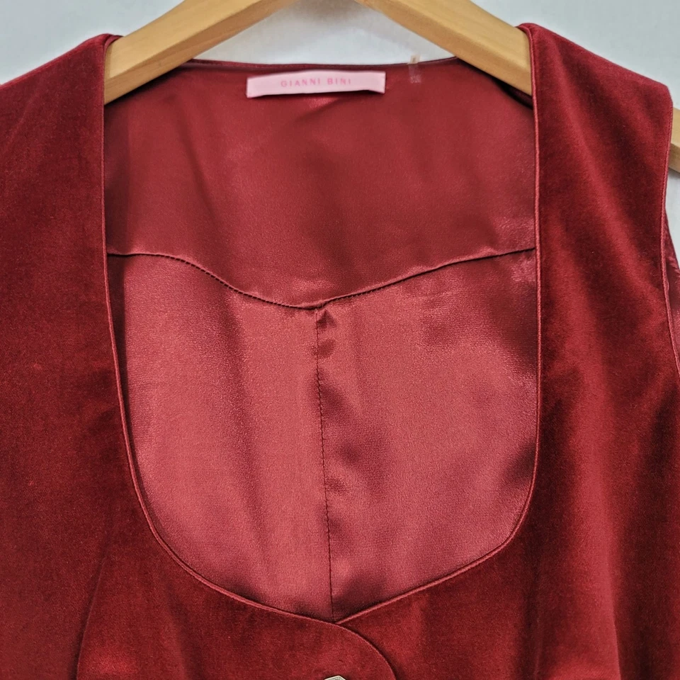 Gianni Bini 复古红色天鹅绒缎面背心纽扣前人造口袋尺寸 M — 第 2/4 张图片