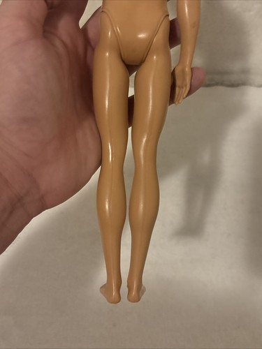 Barbie Mattel Ken 2010 bambola con capelli biondi radicati nuda braccia dritte SPEDIZIONE GRATUITA - Foto 10 di 16