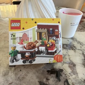 LEGO Seasonal: Thanksgiving Feast (40123) Dented Box