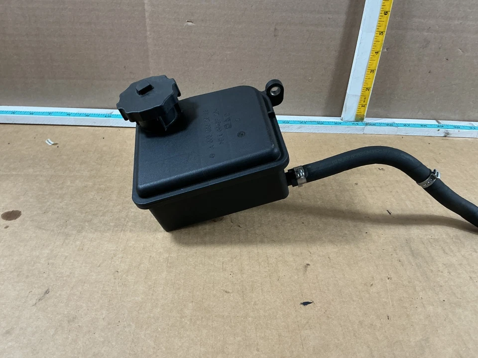 Bomba de dirección asistida Mercedes-Benz C250 2012-2014 depósito A0004602983 OEM Foto 2 de 4