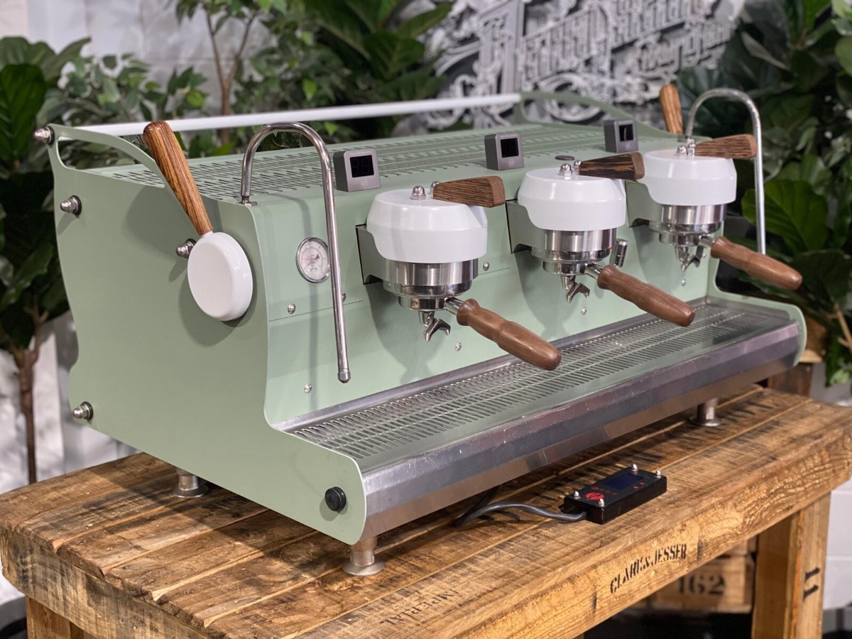 SYNESSO CYNCRA 3 GROUP GREEN, WHITE & TIMBER ESPRESSO COFFEE
