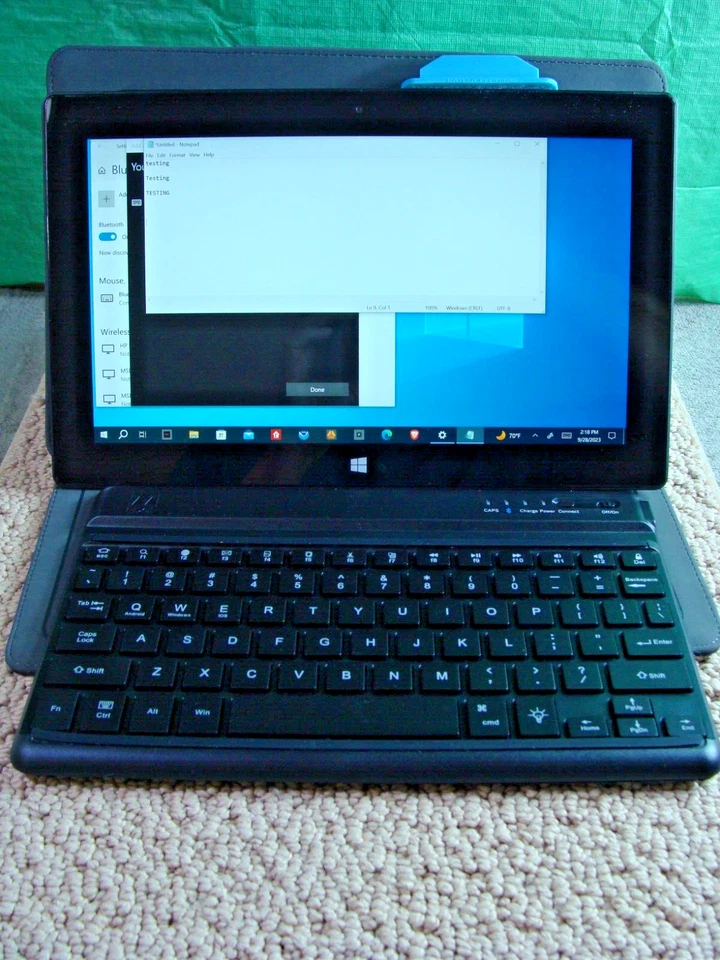 M-Edge Keyboard Folio for 9-10" Tablets Stealth Pro Universal XL Bluetooth Case - Image 3 of 4