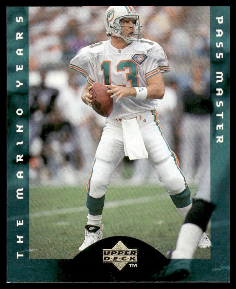 1996 Collector's Choice #CA3 Dan Marino Dan Marino: A Cut Above Miami Dolphins