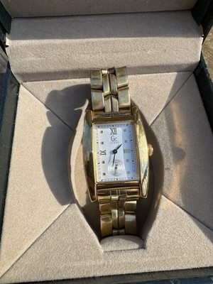 Gc Guess Collection GC1000 Gold Tone Tank Watch – Runs Great  display picture 3