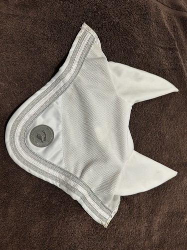 Catago Attitude Bonnet. White. Full