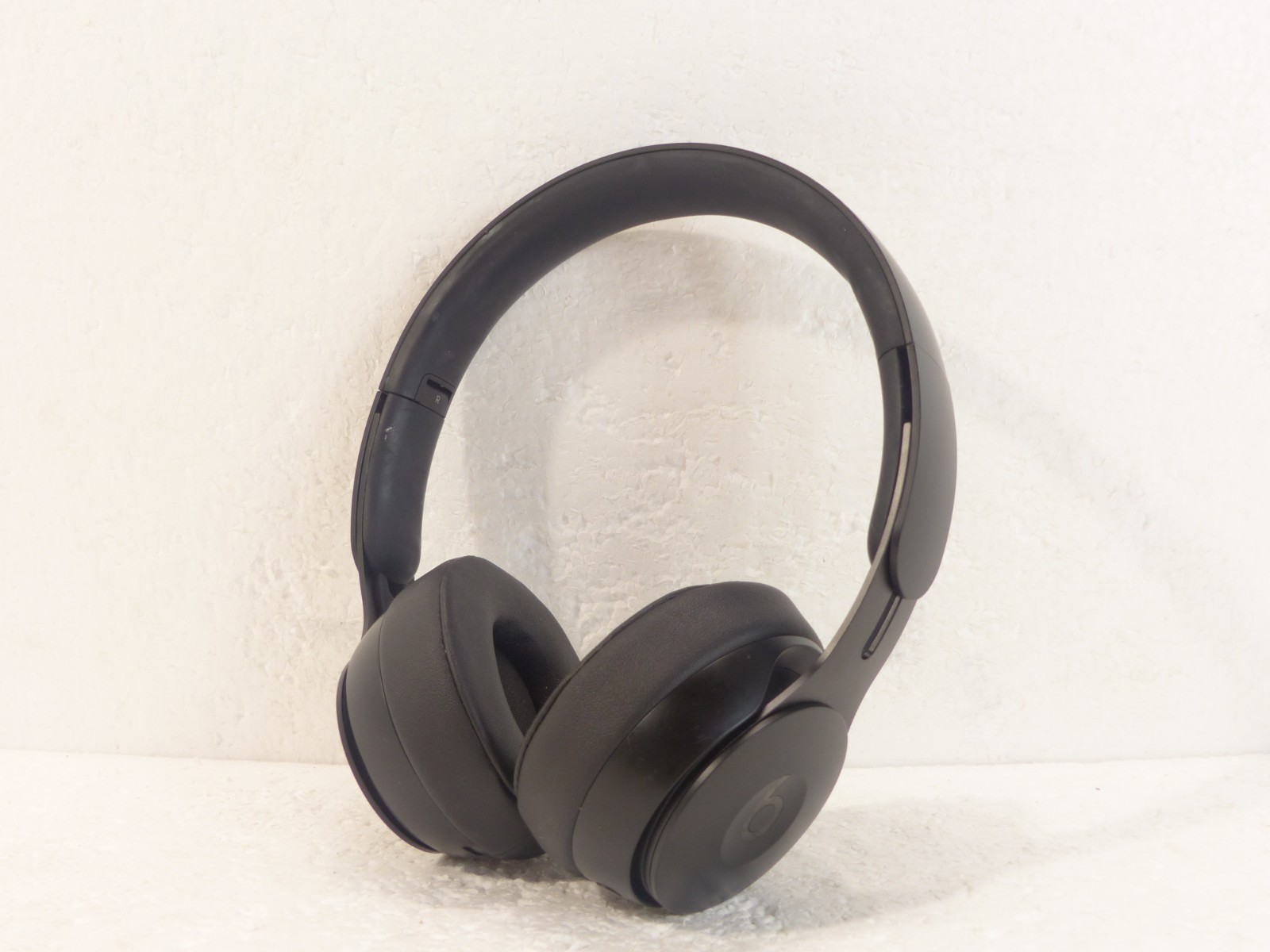 Beats by Dr. Dre Solo Pro On-Ear Wireless Headphones Black w/ Case NO Charger!