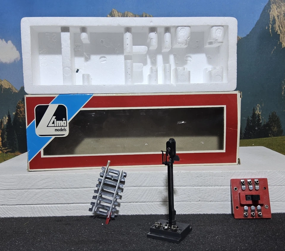 LIMA 600029 SEMAFORO CON ACCESSORI PER PLASTICO H0 HO - Immagine 2 di 3