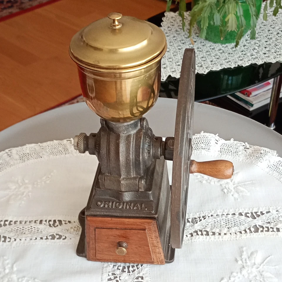 Moulin à café manuel vintage métal bois, tiroir bois, trémie/réservoir doré - Photo 1/2