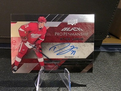2015-16 Upper Deck UD Black PEN-DL Dylan Larkin Pro Penmanship Autograph NHL