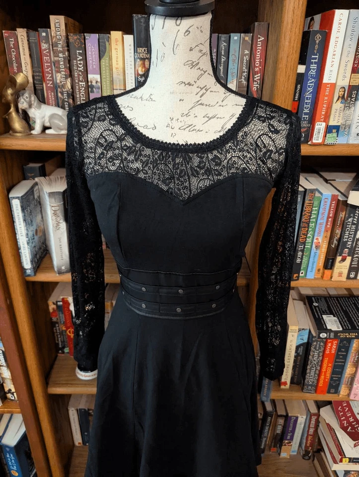 Vestido gótico steampunk alto bajo de encaje negro pequeño Royal Bones by Daang para mujer Foto 2 de 4