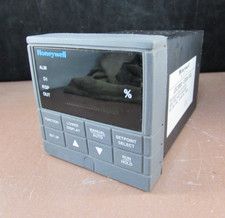 Honeywell Versa-Pro Temperature Controller / DC300E-E-0A0-22-0000-0