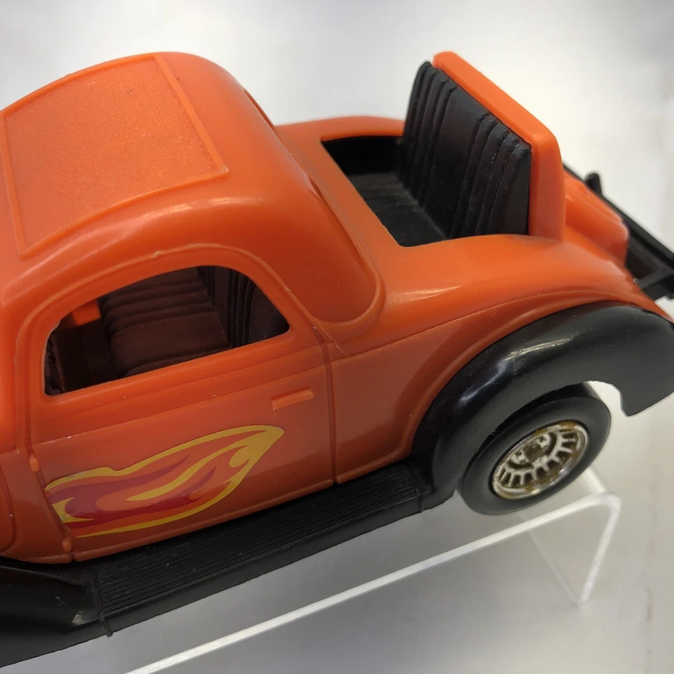 Винтажная оранжевая пластиковая игрушка Strombecker 1936 модель Ford Coupe Flames - Изображение 2 из 4