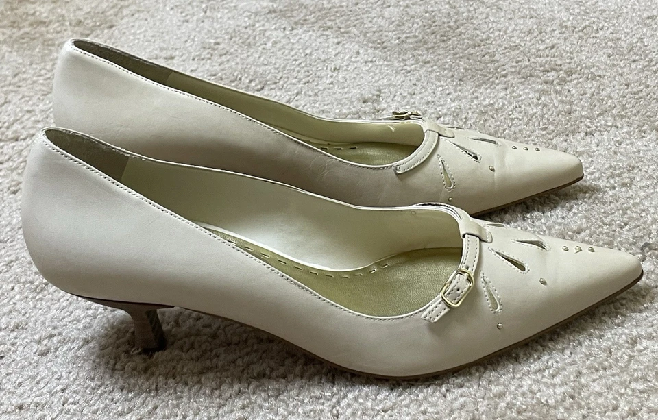 Marcello Paci Leather High Heel Pumps 7M Beige Pointed Toe Studs Formal Career - Image 3 of 4
