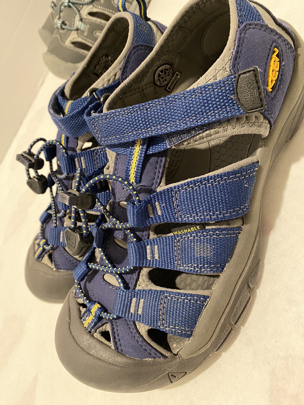 Scarpe da acqua Keen bambino ragazzo taglia 4 sandali acqua gomma blu BUONE condizioni