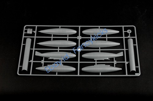 HobbyBoss 83208 1/32 U.S F-84G Thunder Jet model kit - Picture 4 of 9