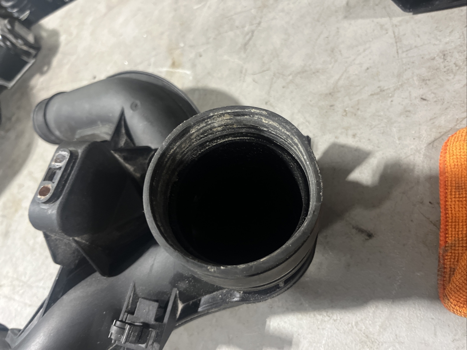 🚘OEM 17-20 MASERATI LEVANTE ENGINE AIR INTAKE INLET DUCT TUBE MAF SENSOR🔷