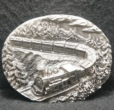 XF27129 NOS VINTAGE 1991 TRAIN ENGINE CARS RAILROAD ARTWORK BELT BUCKLE
