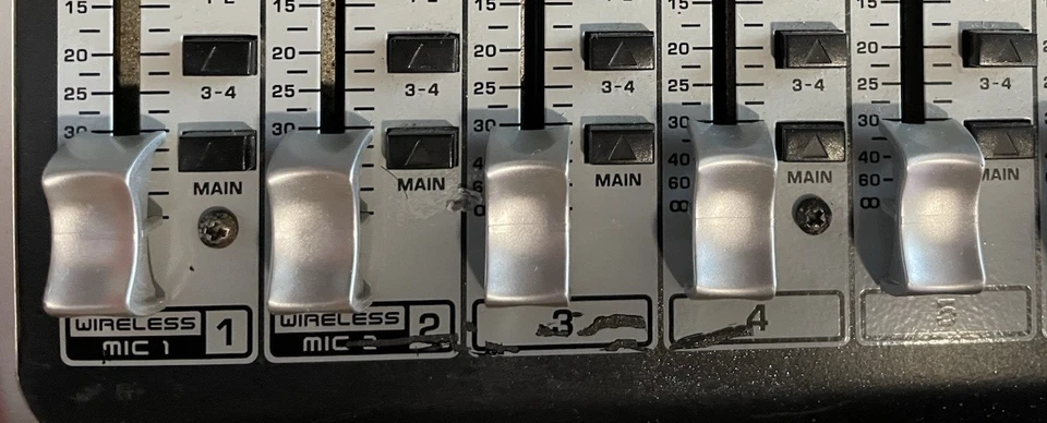 Behringer QX2442USB Mixer & KLARK TEKNIK FX Lamp -Tested- - Image 2 of 4