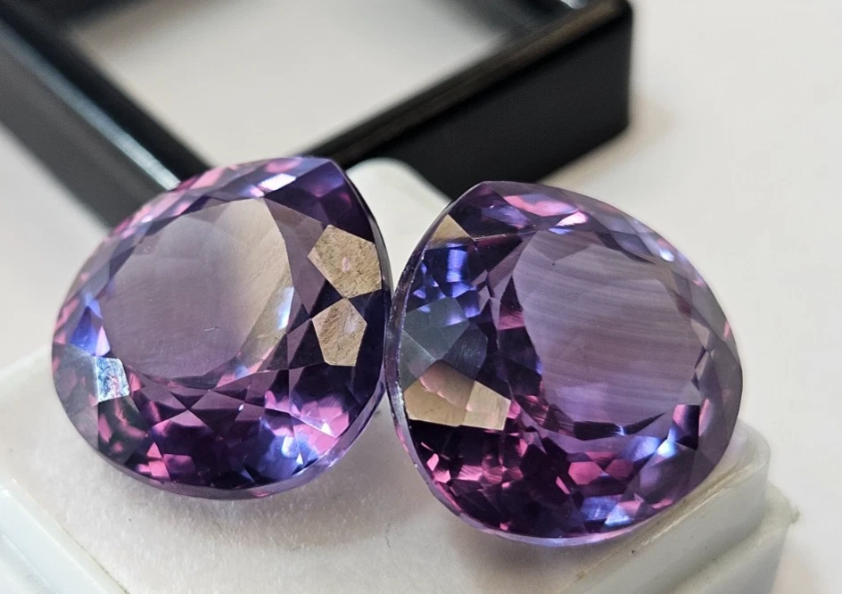 Par de piedras preciosas sueltas naturales corte pera alejandrita cambio de color 40+ quilates Foto 4 de 4