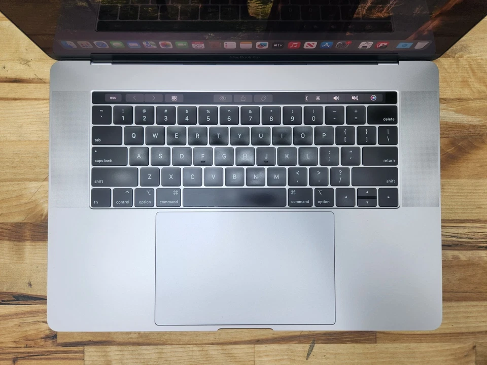Apple MacBook Pro 2018 15" Core i9 2.9GHz 6-Core 32GB RAM 2TB SSD Pro Vega 20 ~ - Image 4 of 4