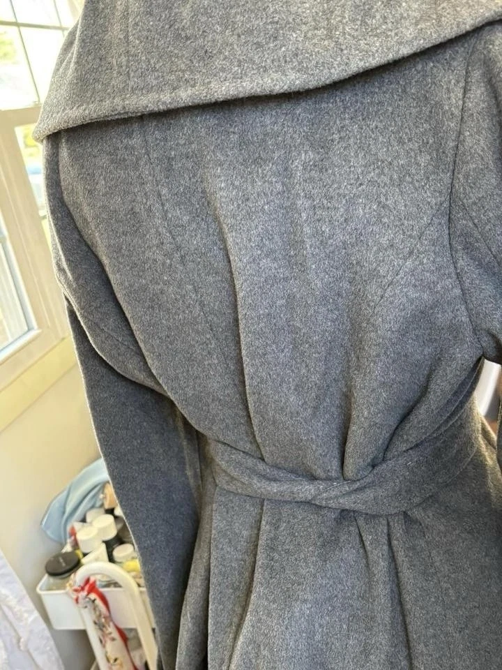 Casaco cinza Ellen Tracy com cinto de gravata e fecho de botão tamanho 14 grande - Imagem 3 de 4