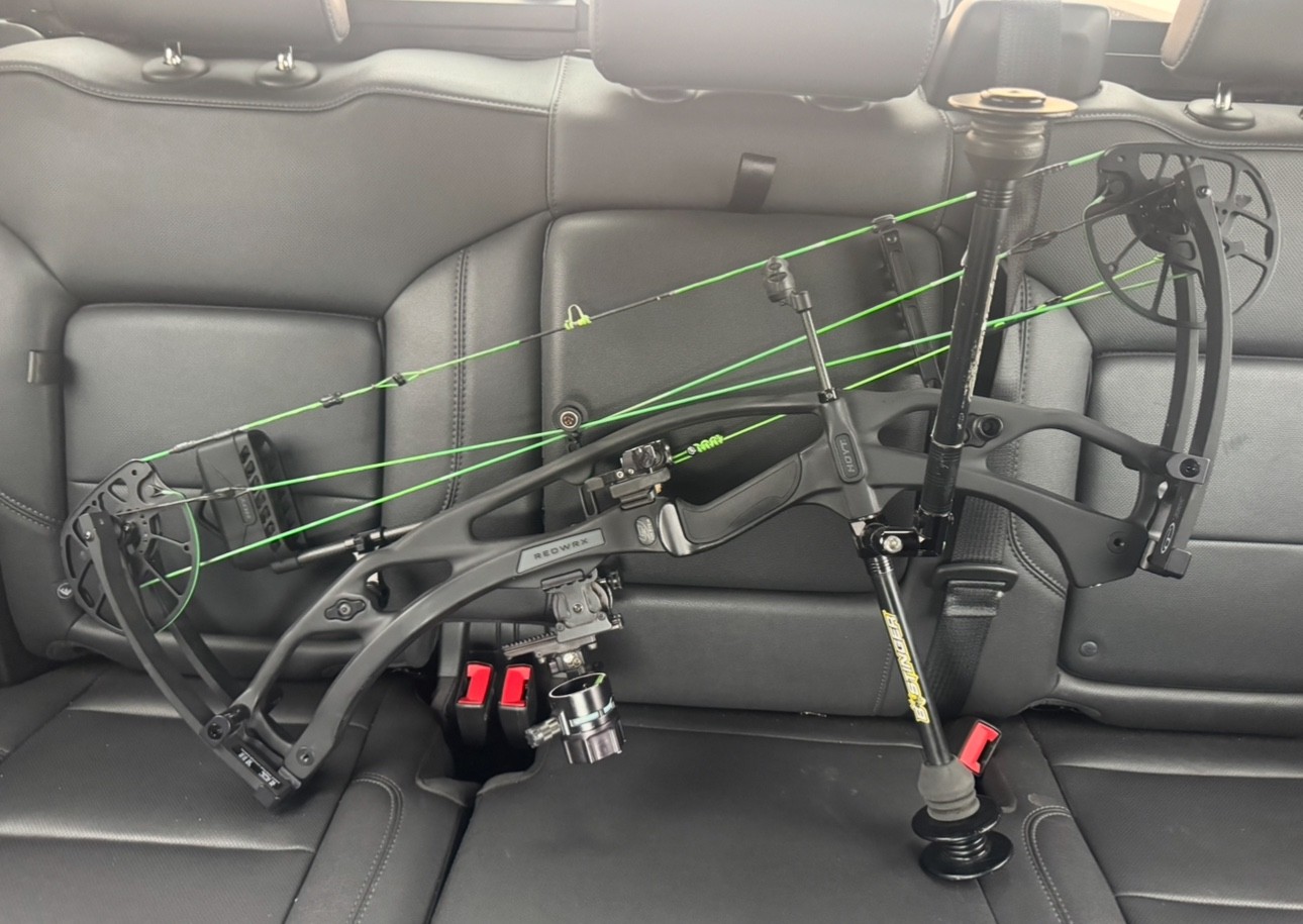 Hoyt Carbon RX Twin Turbo Blackout 29in. 70lb. Right Hand