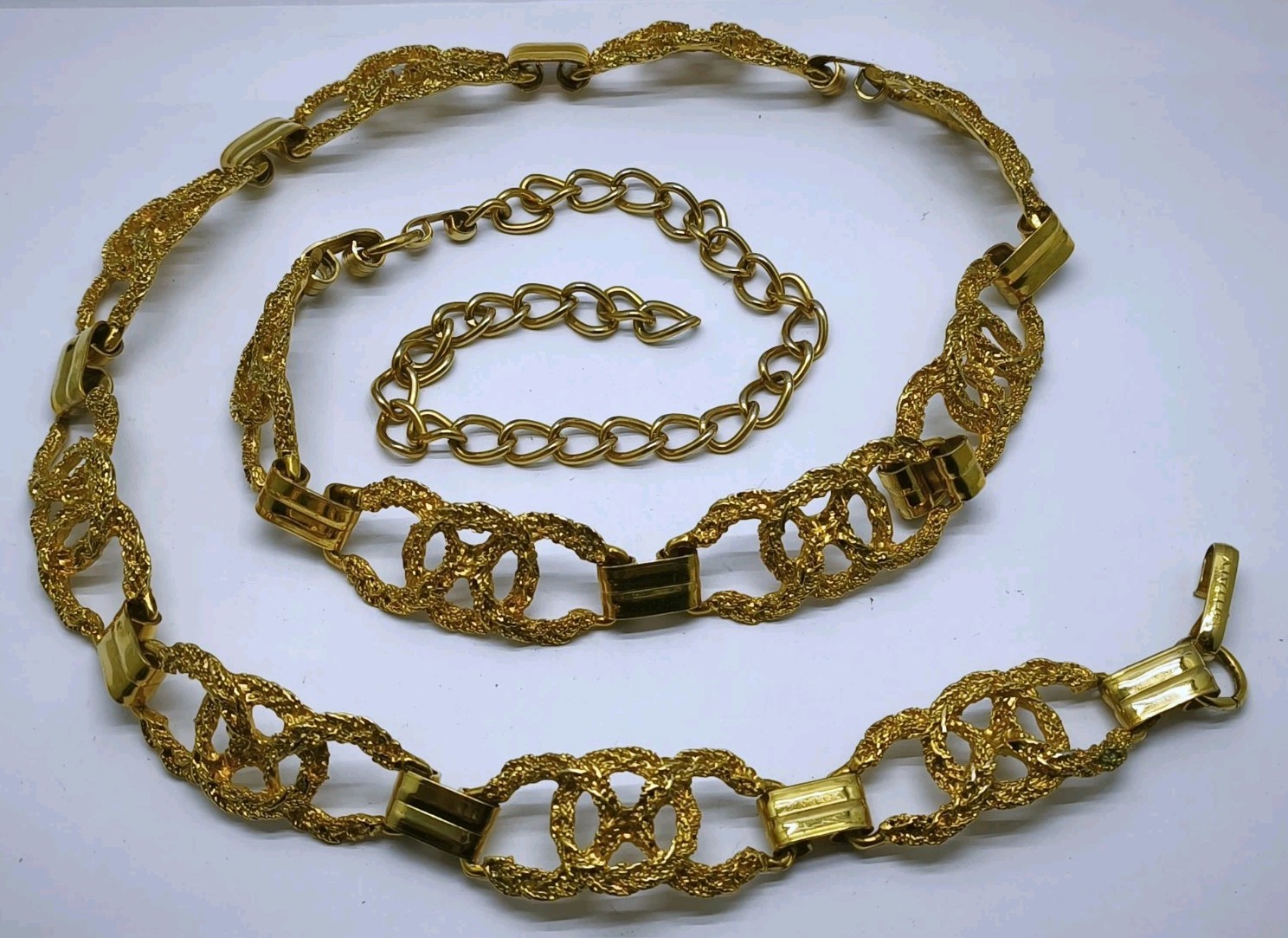 Vtg 1980s/90s Gucci Gold Tone Metal Chain Link Ladies Belt Made Italy 105cm Long