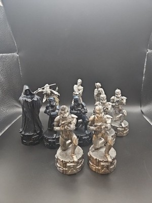 Star Wars Saga Edition Chess Set 2005 Black And White 15 Piece LOT