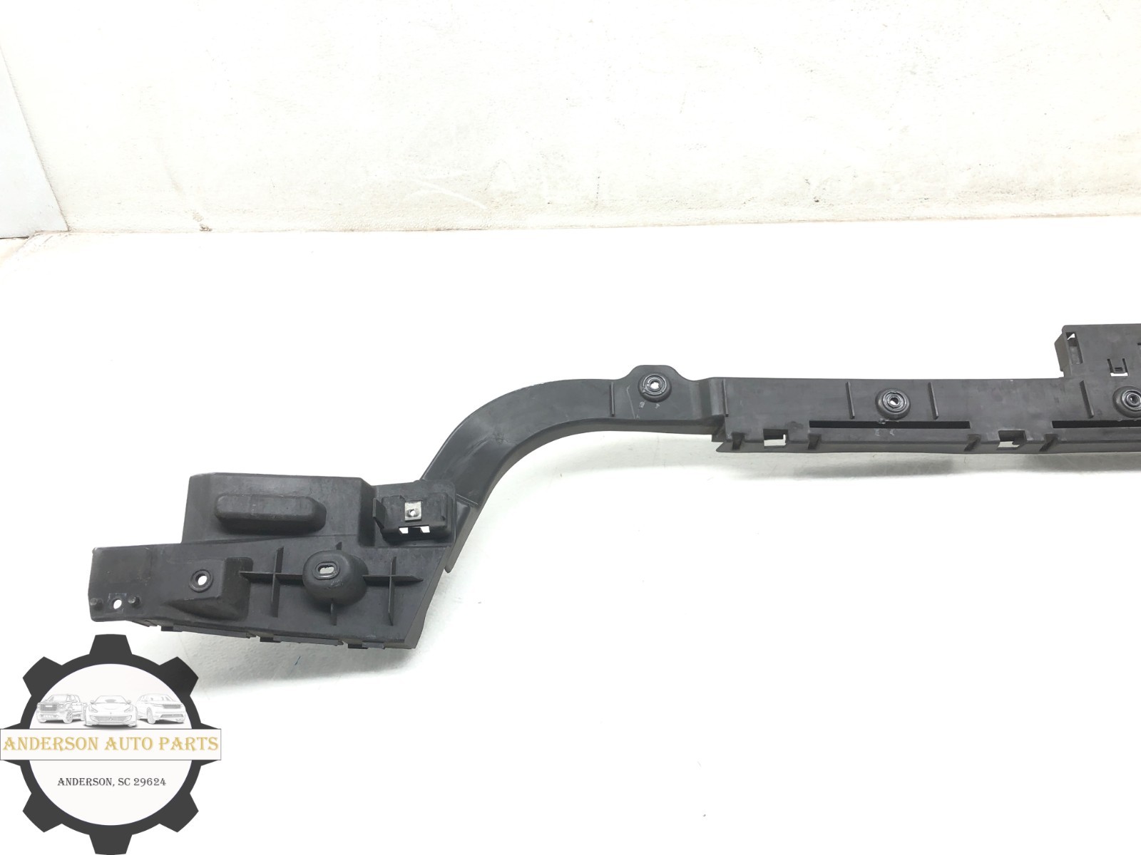 2014-2020 MASERATI QUATTROPORTE REAR BUMPER CENTER SUPPORT GUIDE BRACKET OEM