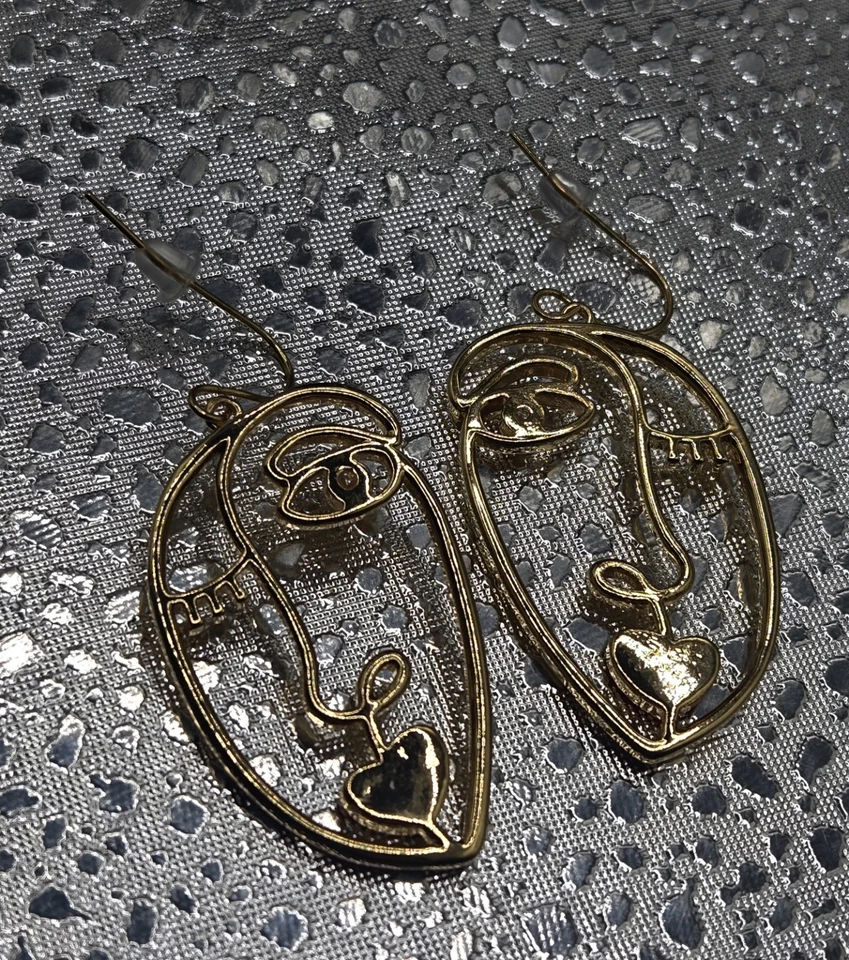 House of Harlow 1960 Estilo Picasso Corazón Cuelga Tono Dorado Cara Amor Pendientes Foto 4 de 4