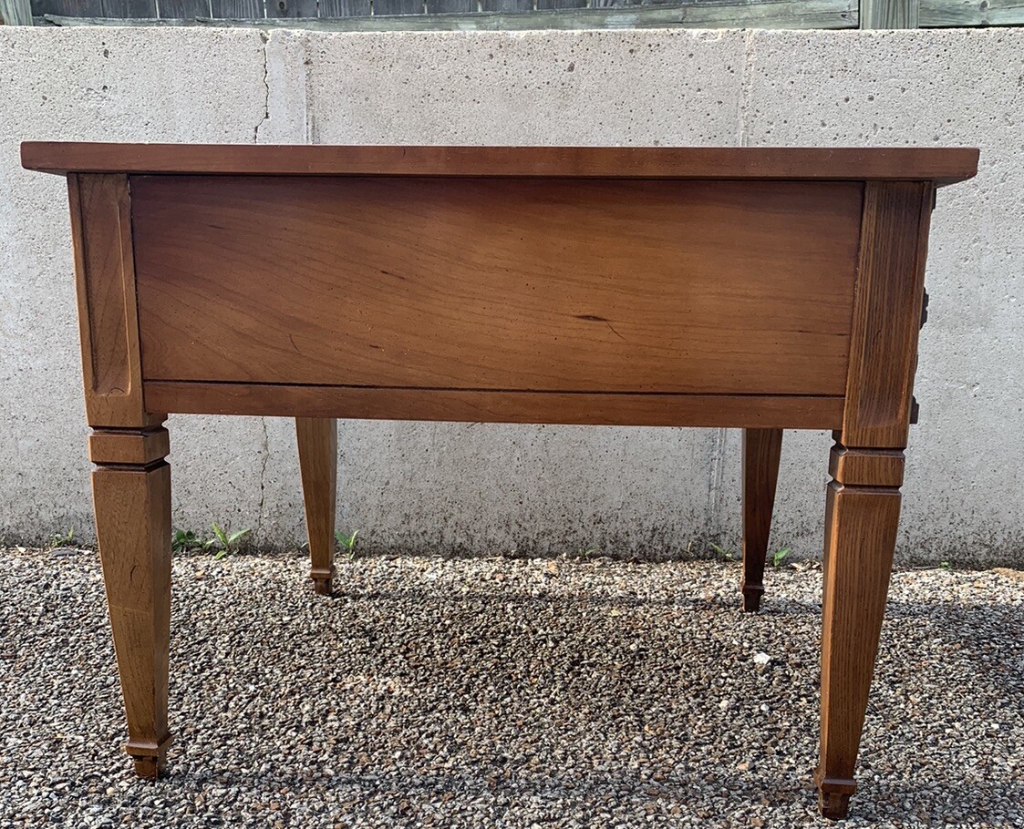 BASSETT FURNITURE■ヴィンテージ■テーブル■ミッドセンチュリー Vintage BASSETT FURNITURE End Table 26inx26inx20 Walnut And