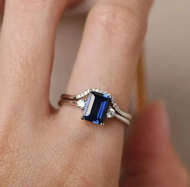 Juego de anillos de boda de zafiro azul creado en laboratorio corte esmeralda de 2,25 quilates de plata 925 Foto 4 de 4