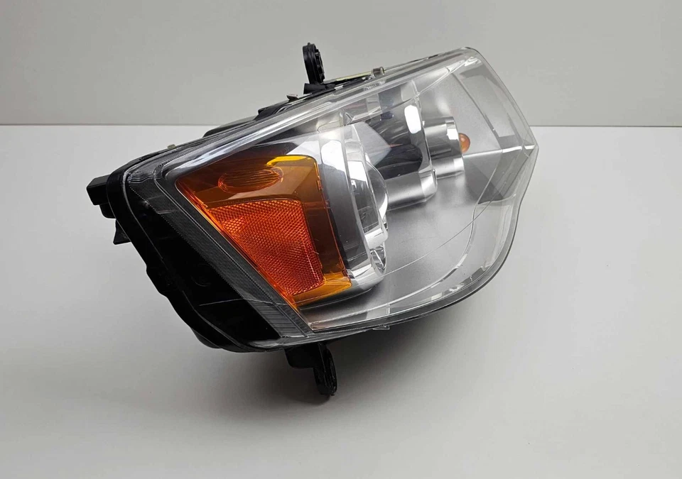 ПЕРЕДНЯЯ ПРАВАЯ ФАРА СО СТОРОНЫ ВОДИТЕЛЯ CHRYSLER GRAND VOYAGER MK5 XENON 2007-2011 - Изображение 4 из 4