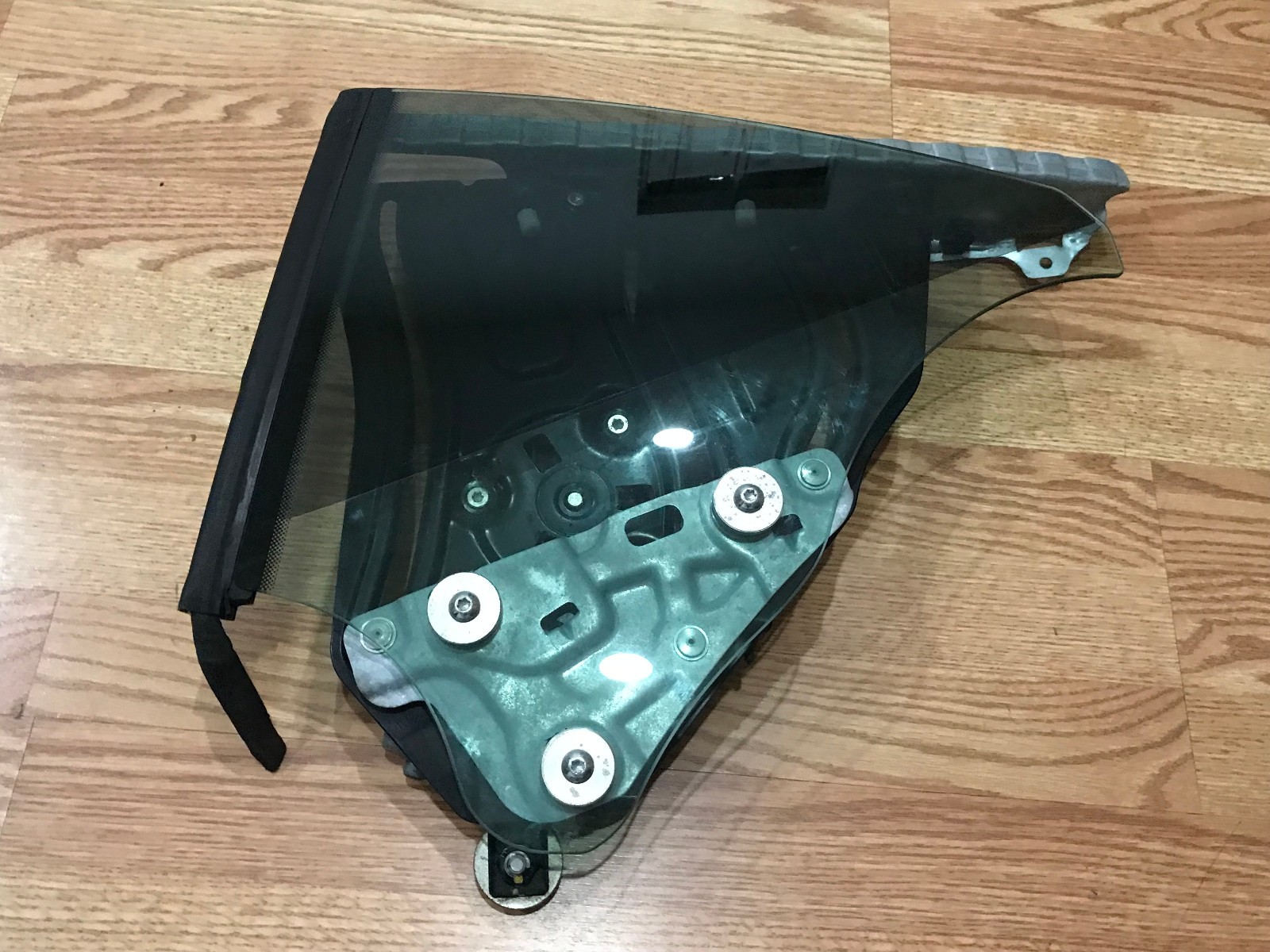 ✝️FERRARI CALIFORNIA T REAR LEFT QUARTER WINDOW GLASS REGULATOR MOTOR 69875800