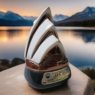  JIM BEAM Sydney Australia Opera House RARE Decanter VINTAGE Empty