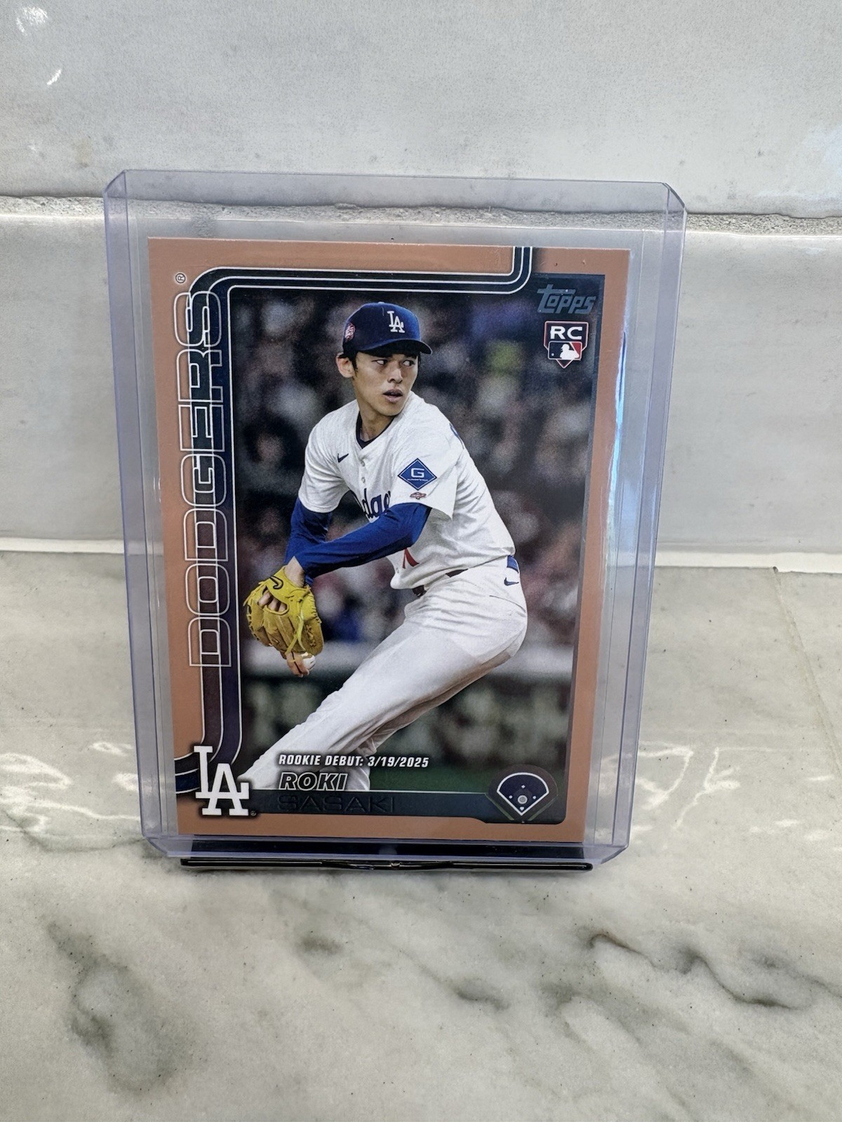 2025 Topps Update Series - Rookie Debut Roki Sasaki #US199 Gold /2025 (RC)