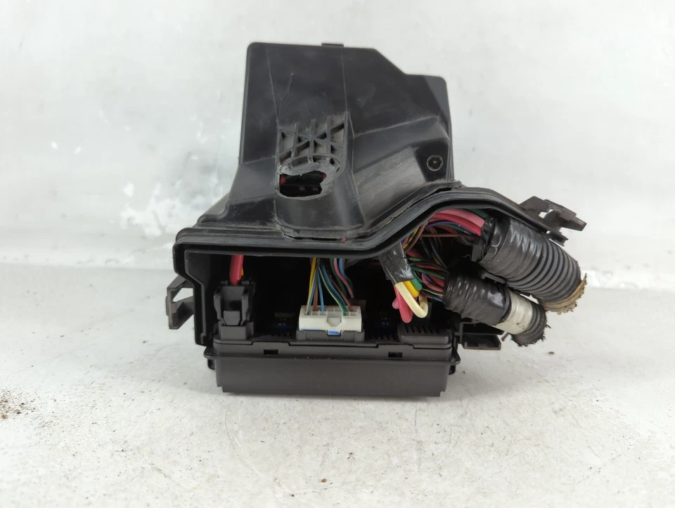 Módulo de relé caixa de fusíveis Nissan Versa 2013-2019 284b7 1hr0c LCVX7 - Imagem 2 de 4