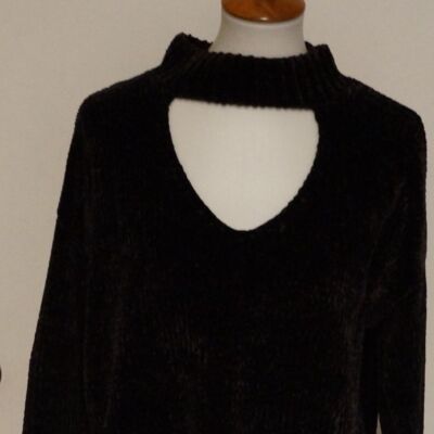 Design Lab - Black Chenille Cut-out Sweater. One Size.