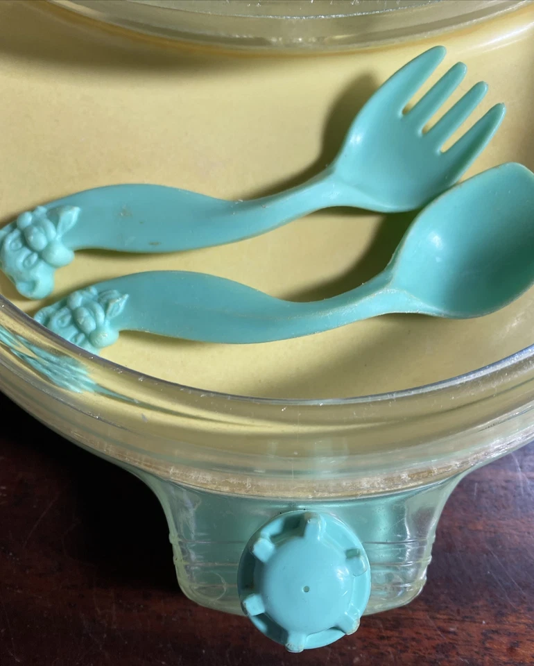 Винтажная детская тарелка Tommee Tippee с разделенным всасыванием и едой и посудой - Изображение 3 из 4