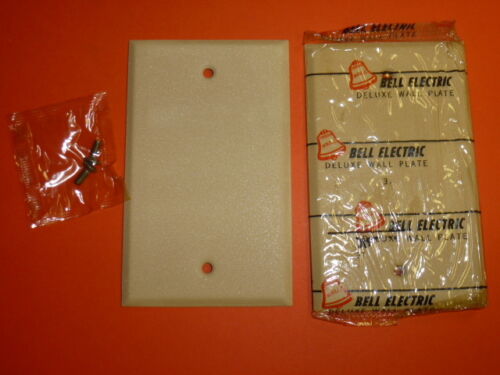 NOS! (2) BELL ELECTRIC BLANK IVORY CRACKLE SINGLE GANG WALL PLATE, - Picture 1 of 3