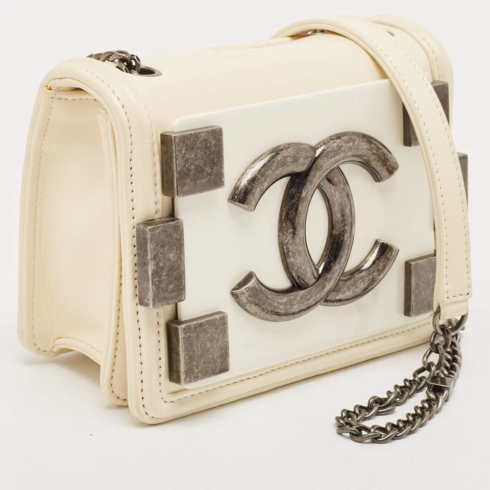 Bolso Chanel Off White Acolchado Cuero y Plexiglás Mini Niño Ladrillo Solapa Foto 3 de 4
