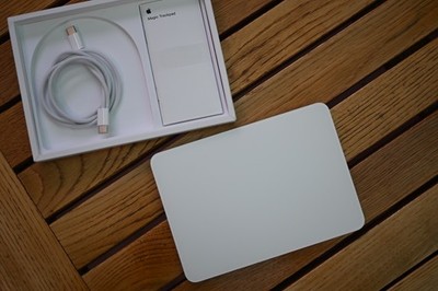 Apple Magic Trackpad (2024) USB-C Weiß bluetooth kabellos original neu